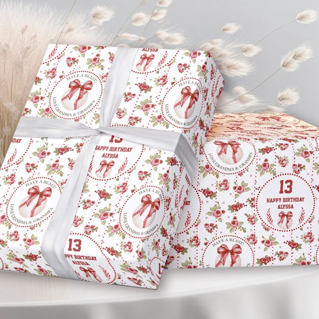 Papel De Regalo Coquette Béisbol Red Moderno Chica Nombre de cumpl (Coquette Baseball Red Bow Floral Modern Birthday Wrapping Paper)