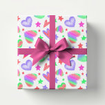 Papel De Regalo Corazón de Amor Colorido Romántico Patrón Giratori<br><div class="desc">Colorful Love Heart Romantic Girly Pattern El papel de envolvimiento moderno presenta un colorido y moderno patrón de amor y estrellas en un fondo blanco. Diseñado por ©Evco Studio www.zazzle.com/store/evcostudio</div>