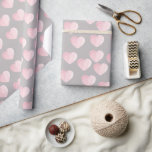 Papel De Regalo corazón de amor de acuarela elegante<br><div class="desc">Un diseño minimalista,  moderno y elegante que representa los corazones color rosa en un fondo gris cálido y moderno. Esta hermosa y femenina impresión,  con su sencillo e impresionante efecto,  es perfecta para las jóvenes contemporáneas. Impresione con un regalo único y elegante o simplemente trate usted mismo.</div>