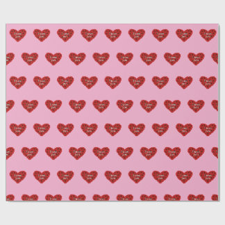 Papel de regalo corazón rojo sobre fondo rosa amor