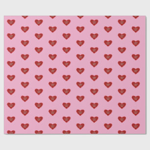 Papel de regalo corazón rojo sobre fondo rosa amor