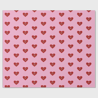 Papel de regalo corazón rojo sobre fondo rosa amor