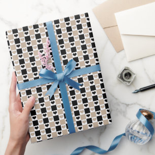 Papel De Regalo Corazones de tablero de ajedrez en taupe, negro y