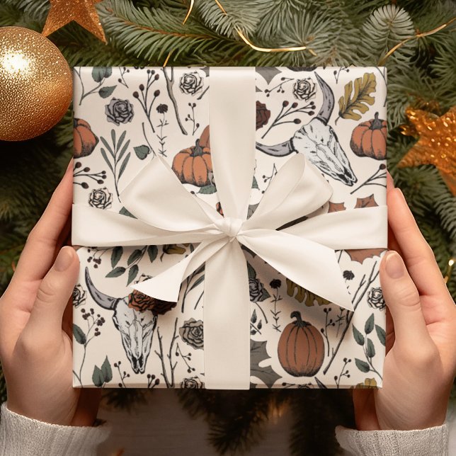 Papel De Regalo Cosecha de marfil y cráneo de vacas Halloween (Hand-DrawnCow Skull & Fall Harvest Illustrations. Skull, Pumpkins, Roses, Leaves, Berries & Branches)