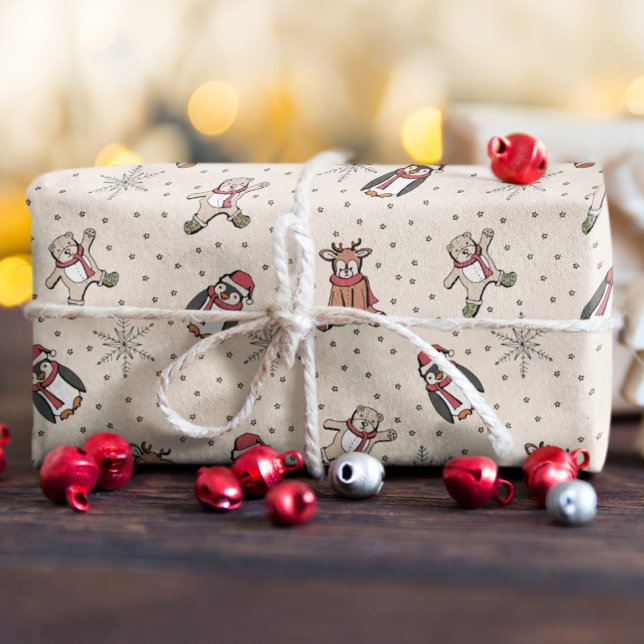 Papel De Regalo Cream Babys primeros animales de invierno de Navid (Baby's First Christmas Winter Animal Cream Wrapping Paper. Hand-Drawn Penguin, Reindeer, Teddy Bear)