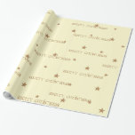 Papel De Regalo Cream & Tan Merry Christmas Star Gift Wrap<br><div class="desc">Un fondo crema junto con estrellas de Tan-Golden en tamaños medianos y pequeños dispersos en un patrón con texto de Feliz Navidad escrito por todas partes. Personalizar esto o compra como está.</div>