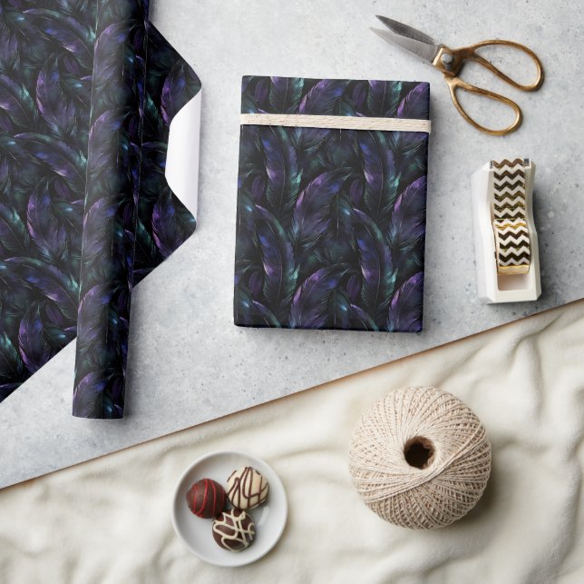 Papel De Regalo Cumpleaños Plumas Verdes Moradas (Artesanía)