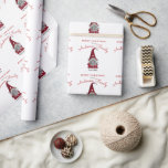Papel De Regalo Cute Rústico Merry Christmas Gnome Home Wrap<br><div class="desc">Añada algo de alegría a sus regalos de Navidades de vacaciones de esta temporada con este lindo y caprichoso diseño de vacaciones que presenta a un adorable Navidad Gnome en un gorra de yeso rojo. Las palabras "MERRY CHRISTMAS from the Anderson Family Gnome" aparecen en una tipografía pintada a mano...</div>