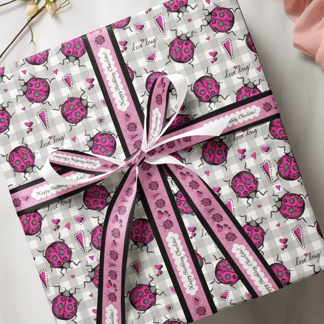 Papel De Regalo Cuto Pink Hot & Black Ladybug Dibujo de niños (If you think this wrapping paper is cute, you must check out the adorable matching ribbon! )