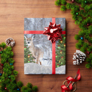 Papel de regalo de árbol de Navidad y ciervos del 