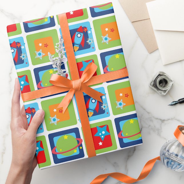Papel de regalo de cohete y planeta del espacio ex (Outer Space Rocket & Planet Wrapping Paper in Orange, Green, Red and Blue)