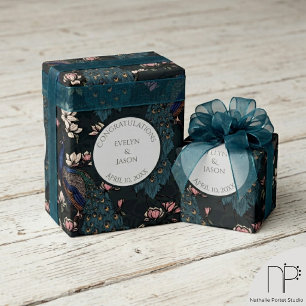 Papel de regalo de compromiso floral negro con pav