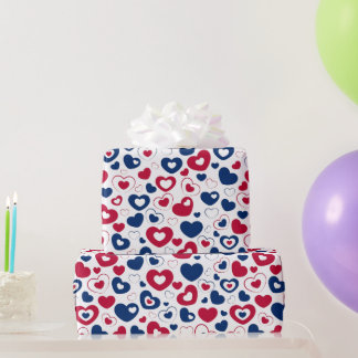 Papel de regalo de corazones rojos y azules