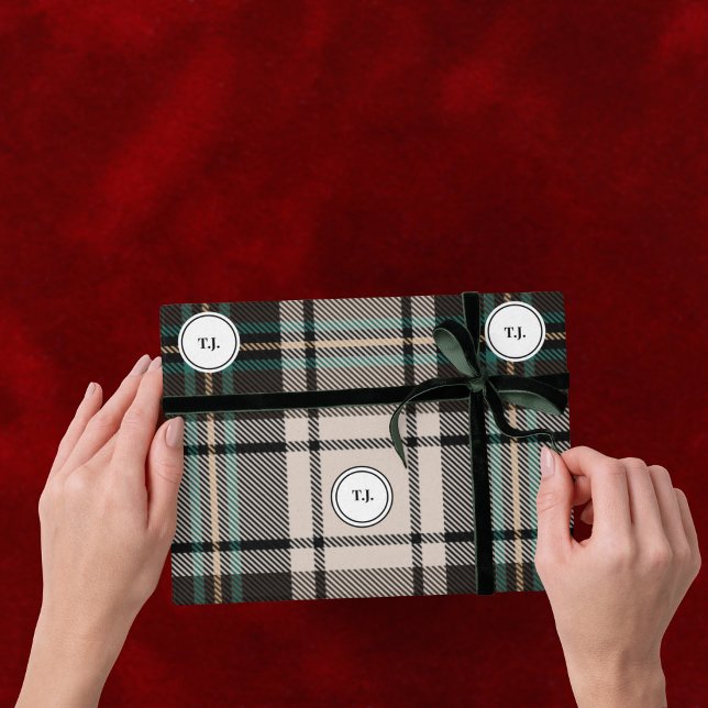 Papel de regalo de Navidad clásico con monograma d (Christmas Wrapping Paper Monogram Plaid Custom Name)
