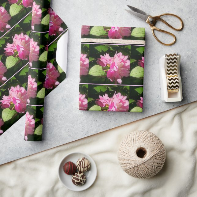 Papel de regalo de peonías pintadas suavemente de  (Artesanía)