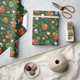 Papel de regalo del Día de San Patricio con Gnome