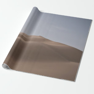 PAPEL DE REGALO DESIERTO MARRÓN BAJO CIELO BLANCO DURANTE EL DÍA