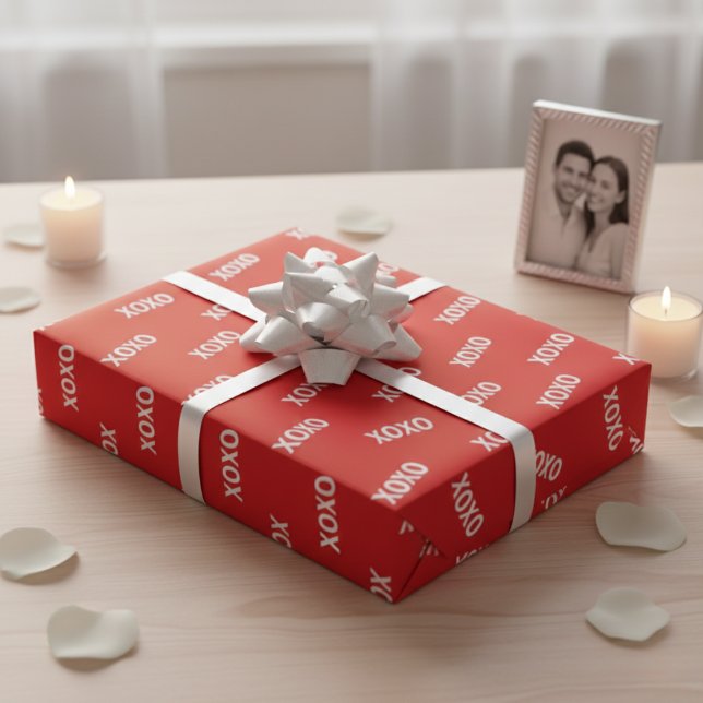 Papel De Regalo Día de San Valentín Rojo y Blanco XOXO Moderno (Modern XOXO Red & White Valentine’s Day Wrapping Paper)