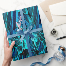 Papel De Regalo Diseño de plumas de macao en azul, acuarela abstra