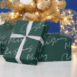 Papel De Regalo Duste Green Merry Christmas<br><div class="desc">Papel de envoltura tradicional de color liso. Un tono verde moderno con Feliz Navidad con letra manuscrita blanca impresa en un patrón de repetición. Papel de envolvimiento de navidad verde y turbio</div>