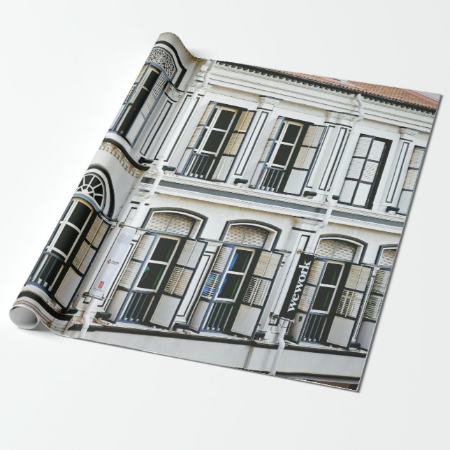 PAPEL DE REGALO EDIFICIO DE CONCRETO BLANCO DURANTE EL DÍA (Desenrollado)