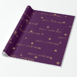 Papel De Regalo Eggplant & Tan Merry Christmas Star Gift Wrap<br><div class="desc">Un rico fondo de color berenjena junto con estrellas de Tan-Golden de tamaño medio y pequeño dispersas en un patrón con texto de Feliz Navidad escrito por todas partes. Personalizar esto o compra como está.</div>