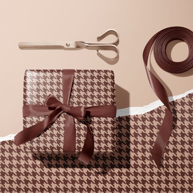 Papel De Regalo Elegant Brown Houndstooth Classic Preppy Pattern (Classic brown houndstooth gift wrap in neutral tones – perfect for preppy, masculine gift giving)