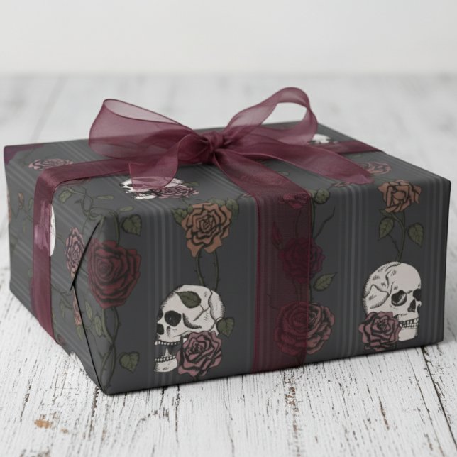 Papel De Regalo Elegant Gothic Skull & Rose Stripes (Dark Gothic Wrapping Paper for Hallowedding or Goth Birthday. Elegant Skull Roses Stripes Pattern)