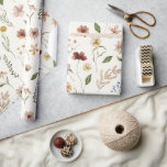 Papel De Regalo Elegante acuarela Jardín de flores silvestres Envo<br><div class="desc">¿Estás buscando un hermoso papel de envoltura para hacer tus regalos extra especiales? Eche un vistazo a este elegante papel de envolvimiento de acuarela del Jardín de flores silvestres. Presenta un bonito patrón floral de flores silvestres sobre un fondo de marfil. ¡Feliz envoltura!</div>