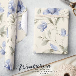 Papel De Regalo Elegante Bonito Floral azul sobre fondo crema<br><div class="desc">Añada un toque de sofisticación a sus regalos con nuestro elegante papel de envoltura Floral Azul sobre fondo crema. Este bonito diseño presenta delicadas flores azules elegantemente decoradas en un suave fondo crema, creando un aspecto atemporal y elegante. Los tonos suaves y los intrincados motivos florales aportan un sentimiento de...</div>