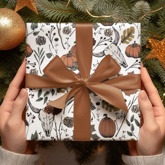 Papel De Regalo Elegante cosecha gótica de otoño y cráneo de vaca (Elegant Design with Hand-Drawn Cow Skulls, Pumpkins, Roses, Leaves, Berries & Branches in Black Ink.)