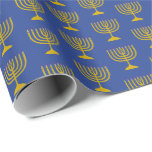 Papel De Regalo Elegante Mid Blue | Hanukkah | MENORAH<br><div class="desc">Elegante papel de envolvimiento de MENORAH azul medio,  que se muestra con menorah de oro falso en un patrón de baldosas. Se trata de un diseño minimalista,  sencillo y elegante,  especialmente apto para el Giftwrap Hanukkah.</div>