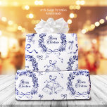 Papel De Regalo Elegante Vintage Merry Christmas Bows Blue Toile<br><div class="desc">Navidades con motivos de tela azul con guirnalda de berry,  campanas,  presentes decorados con arcos de cinta,  con escritura caligráfica "Feliz Navidad" evocando un ambiente nostálgico y anticuado,  pero estético de moda y preppy.</div>