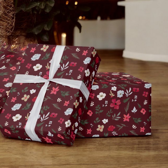 Papel De Regalo Elegantes Navidades Red Green patrón floral (Elegant Christmas Red Green floral pattern Wrapping Paper on red)