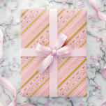 Papel De Regalo Elegantes rayas de Relieve metalizado rosadas y de<br><div class="desc">Este lujoso papel de envolvimiento presenta elegantes rayas de Relieve metalizado rosa y dorado, perfectas para añadir un toque de sofisticación a cualquier regalo. Ya sea por un cumpleaños, aniversario o celebración especial, la combinación de rayas de oro rosas y brillantes crea un estilo elegante y moderno que impresionará a...</div>
