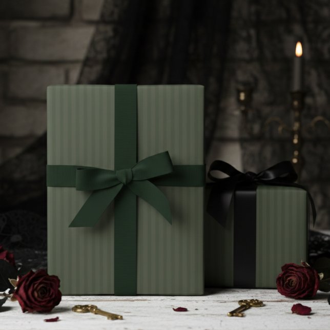 Papel De Regalo Elegantes rayas finas de verde bosque (Simple Elegant Forest Green Wrapping Paper for Gothic Wedding or Birthday for Him. Green Pinstripes)