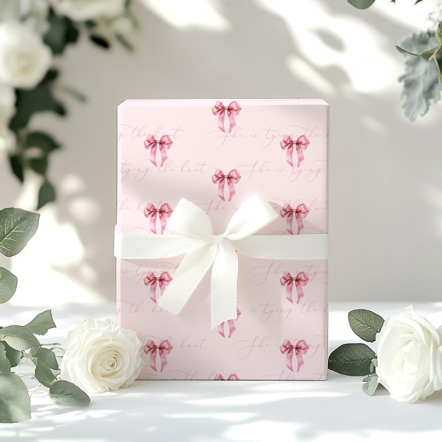 Papel De Regalo Ella está atando el nudo arco rosa Ducha de novia (Subido por el creador)