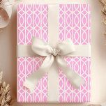 Papel De Regalo Enrejado Marroquí Rosa<br><div class="desc">Envuelve tus regalos con elegancia exótica con este papel de regalo de enrejado marroquí chic. El delicado patrón de celosía rosa sobre un fondo blanco crujiente crea una apariencia moderna y sofisticada,  perfecta para agregar un toque de ansias de viajar a cualquier ocasión.</div>