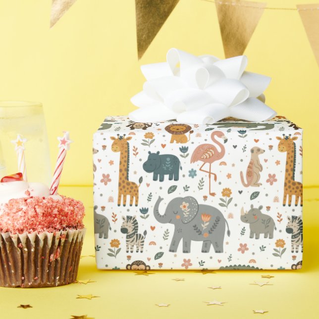 Papel de regalo enrollado con estampado de animale (Fiesta de cumpleaños )