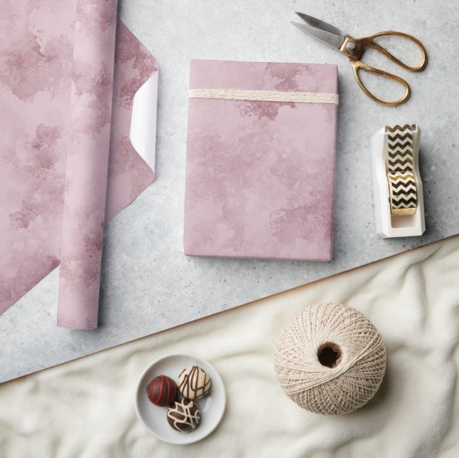 Papel de regalo enrollado con fondo texturizado ro (Artesanía)