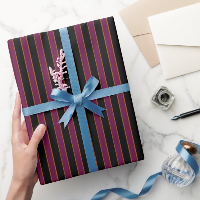 Papel de regalo enrollado con patrón de rayas vint (Regalar)