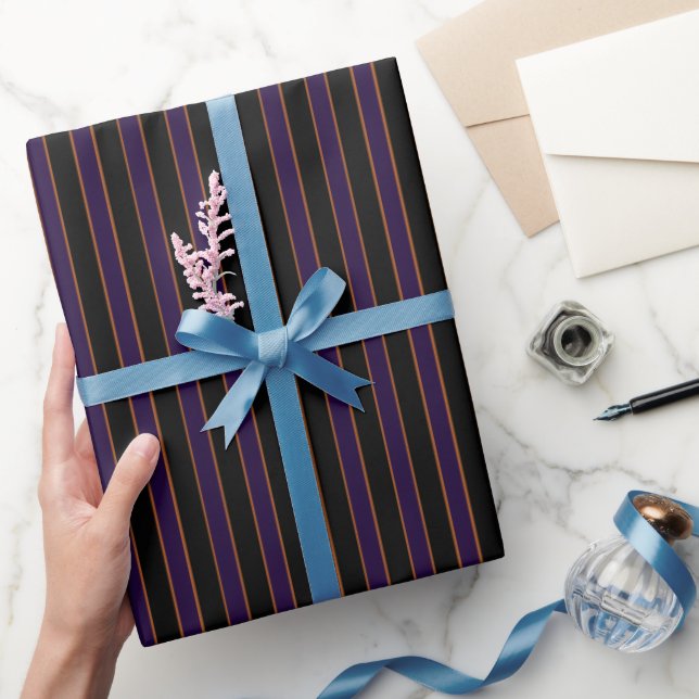 Papel de regalo enrollado con patrón de rayas vint (Regalar)