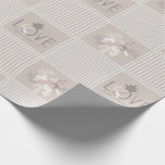 Papel De Regalo Envoltura de regalo de piña de ojos y romántico tr<br><div class="desc">El Romance tropical está inspirado en la elegancia, belleza y magia de nuestro boda en Hawai’i, y celebra la historia de amor que empezó y floreció en mi isla natal, O’ahu. Flores delgadas, palmas balanceadas y detalles únicos hawaianos buscan capturar la alegría pura, la emoción y el romance que se...</div>