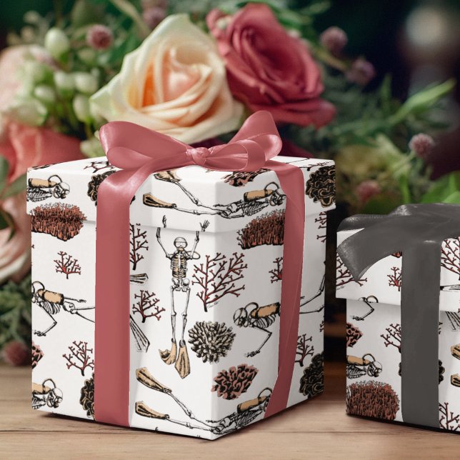 Papel De Regalo Esqueletos de buceo Scuba y Coral (Hand-Drawn in Black Ink, Skeleton Scuba Divers Swim among Red Corals on an Elegant White Background.)