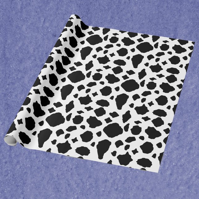 Papel De Regalo Estampado de vaca en negro y blanco (A wrapping paper with a black and white cow print.)