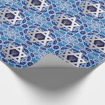 Papel De Regalo Estrella de plata de regalo de vacaciones judías d<br><div class="desc">Hanukkah,  Rosh Hashanah,  Pascua,  Cualquier festividad judía y Relieve metalizado plateado de celebración Estrella de David y Menorah Diseño Regalo Papel de envolver. Tarjetas y regalos coincidentes disponibles en la categoría Festividades Judías / Hanukkah de nuestra tienda.</div>