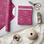 Papel De Regalo Estrella Elegante de David<br><div class="desc">Envuelve tus regalos con un toque de sofisticación usando esta hermosa Estrella Filigrí de David Wrapping Paper. Con un intrincado y ornamentado patrón dorado de la Estrella de David con un rico fondo magenta, este diseño ofrece una lujosa y significativa presentación para cualquier ocasión. Perfecto para Hanukkah, mitzvahs de bar/murciélago,...</div>