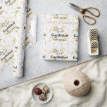 Papel De Regalo Felicitaciones al Boda Novia y Groom<br><div class="desc">Elegante Envoltura de regalo de boda con corazones dorados y gafas de champán en fondo blanco damasco. También genial para aniversarios. Cambia las palabras a tu gusto. 📌 Si necesita más personalización, haga clic en el botón "Haga clic para más Personalizares" o "Personalizar o Editar diseño" y utilice nuestra herramienta...</div>
