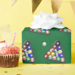 Papel De Regalo Feliz cumpleaños, bolas de billar en verde<br><div class="desc">Bolas de billar sobre fondo verde.</div>