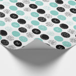 Papel De Regalo Feliz cumpleaños Monograma Círculos Aqua Dots Wrap<br><div class="desc">Personalizar este elegante papel de envolvimiento moderno, diseñado con círculos negros y azul acuático y puntos sobre blanco. Algunos círculos tienen un monograma personalizado en ellos y en otros el texto Feliz cumpleaños. Este diseño se define como una plantilla para su fácil personalización. El color de fondo es personalizable y...</div>